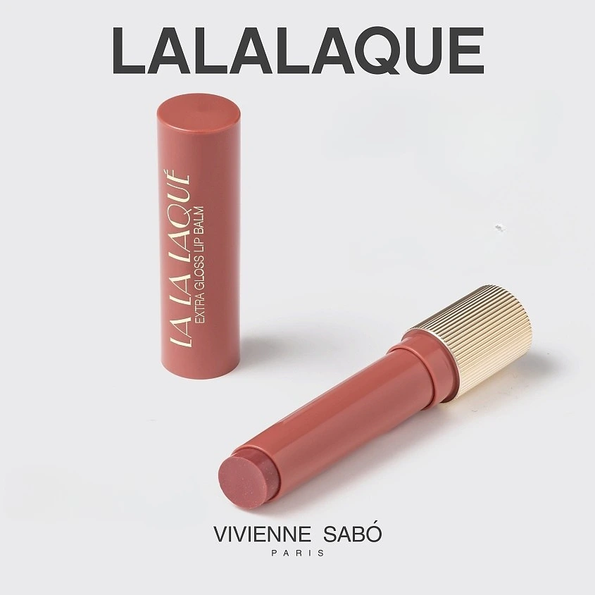 Ruj-balsam strălucitor Vivienne Sabo LA LA LAQUE Extra Gloss Lip Balm cu textură cremoasă, ideal pentru strălucire intensă, hidratare și efect de volum. 